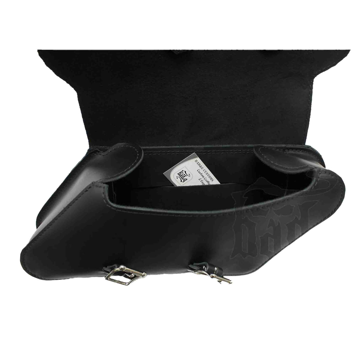Upgrade your Harley-Davidson® Dyna with the DR04 Dyna Right Side Solo Bag. Hand crafted in USA with premium leather and top quality hardware. Durable and stylish, it's the perfect fit for your motorcycle.